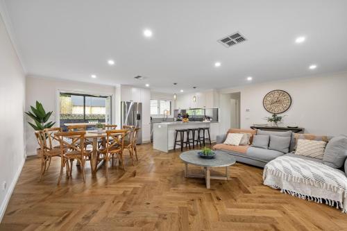Secret Getaway@Capel Sound Room Type - Three-Bedroom House