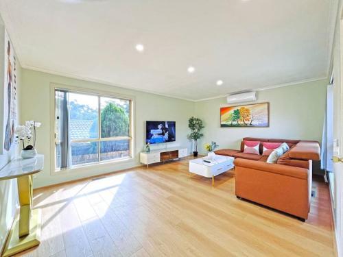 Pet-Friendly Retreat 2BR Ringwood Prime location - Tap to explore photos