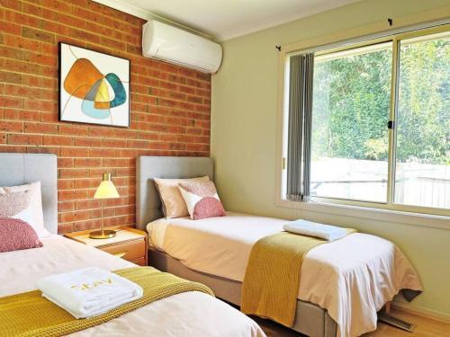 Pet-Friendly Retreat 2BR Ringwood Prime location - Tap to explore photos