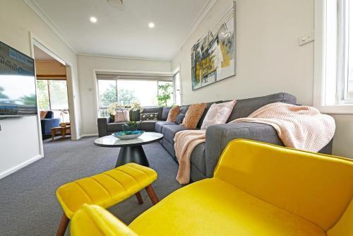 Doncaster Renovated 5BD/4BR Brick Home Parking WiFi - Tap to explore photos