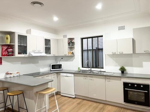 House on Hamilton-No Party/Event Room Type - Five-Bedroom House
