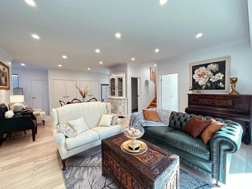 Luxury Glen Waverley Townhouse 4BR3BA Backyard - Tap to explore photos