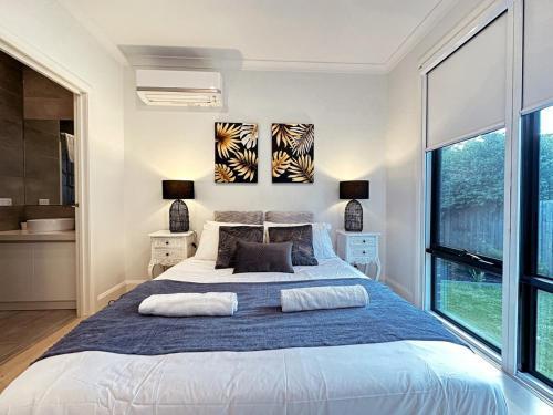 Luxury Glen Waverley Townhouse 4BR3BA Backyard - Tap to explore photos