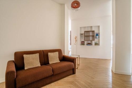 Sacré-Coeur Modern 4BD with sauna for 10 guests! - Tap to explore photos