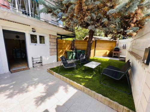 Superbe studio climatisé, entrée et jardin privé, à moins de 15 minutes de Paris Room Type - One-Bedroom Apartment