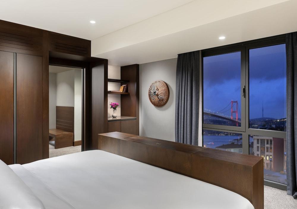 Crowne Plaza ISTANBUL - ORTAKOY BOSPHORUS - Tap to explore photos