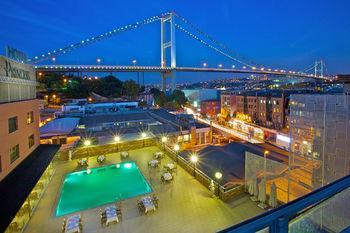 Crowne Plaza ISTANBUL - ORTAKOY BOSPHORUS - Tap to explore photos