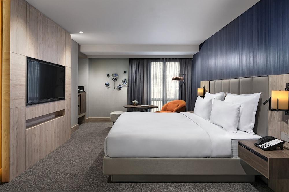 Crowne Plaza ISTANBUL - ORTAKOY BOSPHORUS Room Type - 1 King Premium Single Sofa Bed
