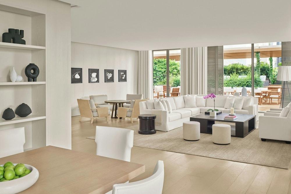 The Singapore EDITION Room Type - EDITION Penthouse, 1 Bedroom Presidential Suite, 1 King, Garden view, Top floor, Whirlpool
