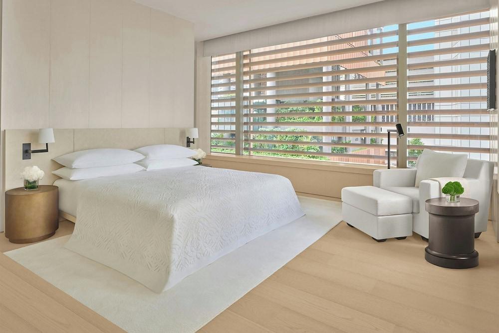 The Singapore EDITION Room Type - Tanglin Suite, 1 Bedroom Larger Suite, 1 King, Corner room, Upper floor