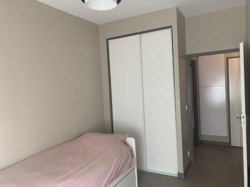 Luxurious Flat in Bondy, (In front of the Train station)