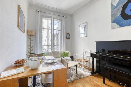 Lovely & quiet 1 Bdr Flat at the Luxury 16th Paris - Tap to explore photos