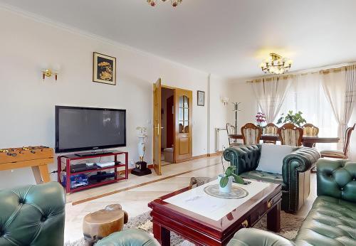 Stunning House 5-Bedrooms for 9P- 20min from Paris - Tap to explore photos