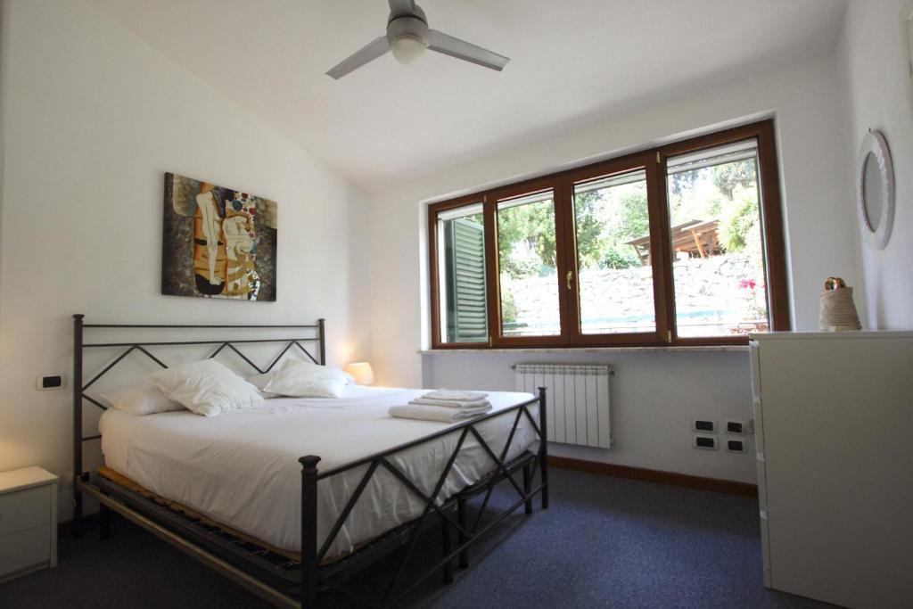 Appia Antica 1BR with swimming pool - Tap to explore photos