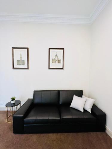 Clarendon Hotel South Melbourne Room Type - Deluxe Queen Suite