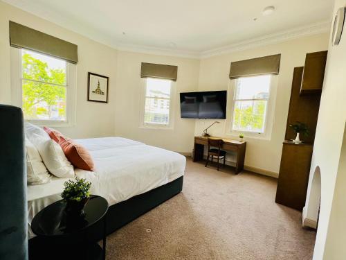 Clarendon Hotel South Melbourne Room Type - Deluxe King Suite