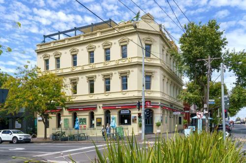 Clarendon Hotel South Melbourne - Tap to explore photos