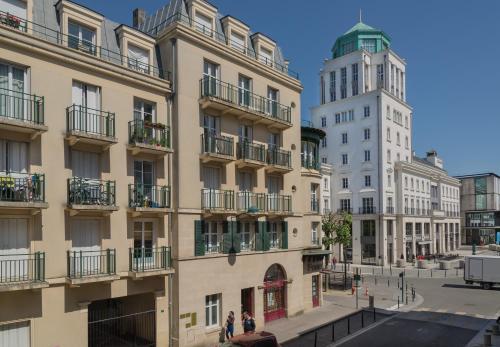Disney and Paris * Netflix * Parking * 6 pers