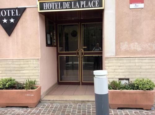 Hotel De La Place - Tap to explore photos