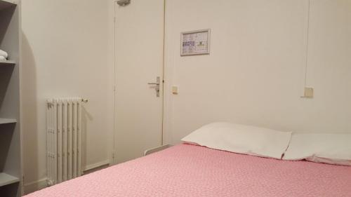 Hotel Feria (FR) Room Type - Standard Double Room with Shared Bathroom