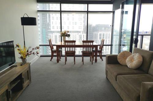 Modern apartment+office w Parking @ Olympic Park - Tap to explore photos
