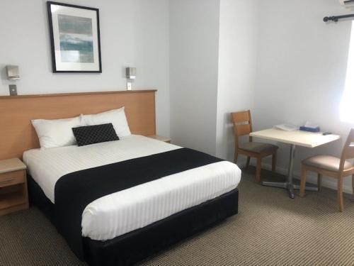 Narwee Hotel Room Type - Queen Room with Shared Bathroom