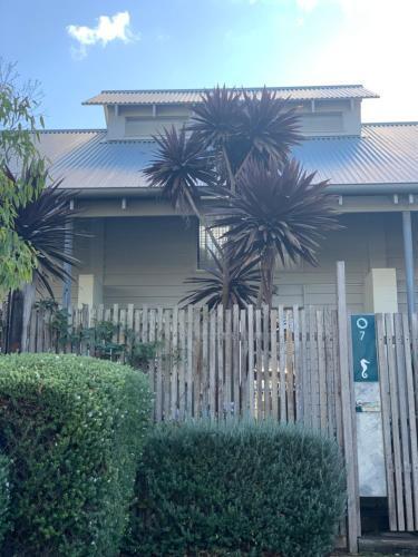 Sorrento Back Beach Apartment at Oceanic Apt 7
