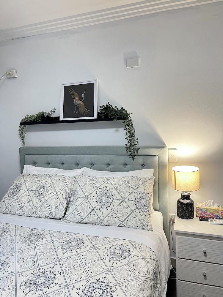 Sunny Rooms Mascot Room Type - Standard Room