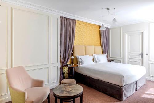 La Tremoille Paris Room Type - Standard Double Room