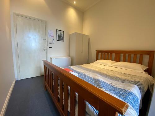 Malvern Backpackers - Tap to explore photos