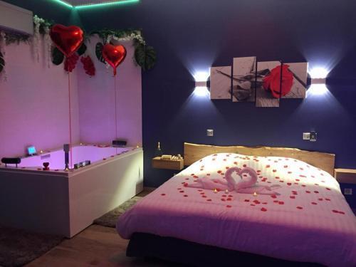 L EDEN et sa love room avec balnéothérapie Room Type - One-Bedroom Apartment
