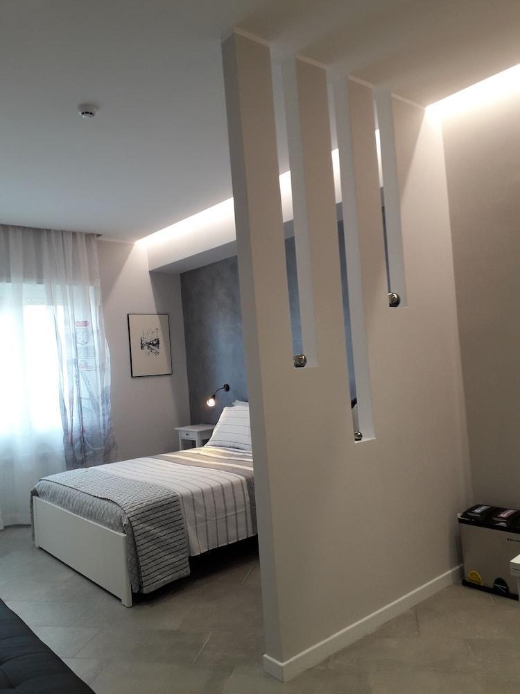 Interno 1 Ciampino Roma Luxury Apartment - Tap to explore photos