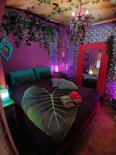 MAISONETTE Fata Bislacca, calcata - Tap to explore photos