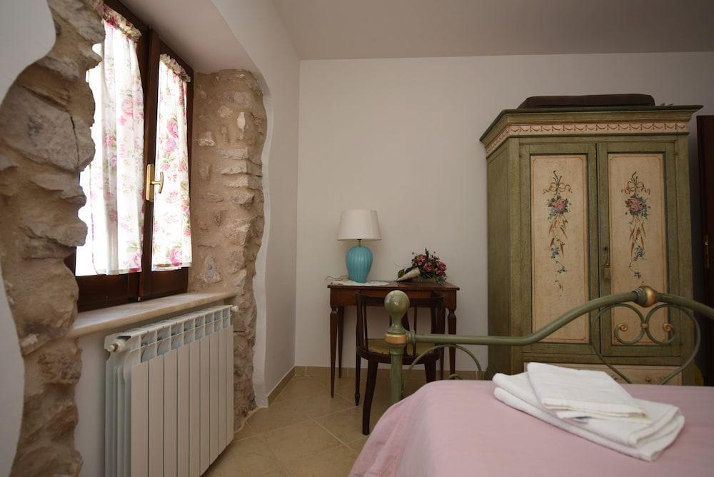 B&B Dell'Artista - Tap to explore photos