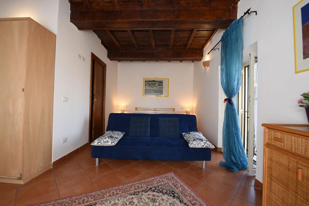 B&B Dell'Artista - Tap to explore photos