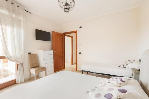 Giramondo Guest house Room Type - Triple Room with Private External Bathroom