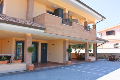 SIGIS HOTEL - Fiumicino - Tap to explore photos