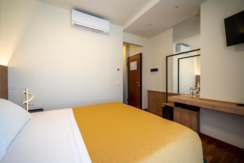 SIGIS HOTEL - Fiumicino - Tap to explore photos