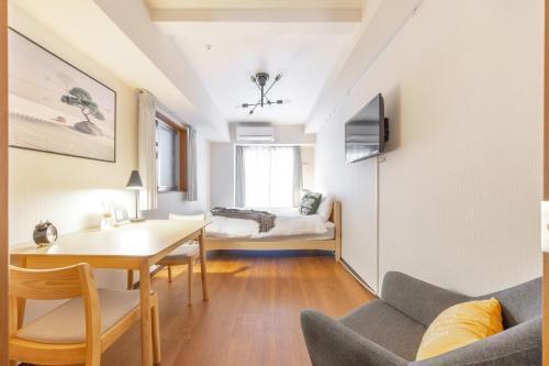 Dash Living Shinjuku Room Type - Apartment with Balcony