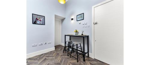 Newly Renovated 1BD Flat Perfect for Travellers - Tap to explore photos