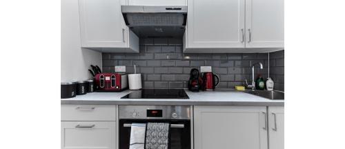 Newly Renovated 1BD Flat Perfect for Travellers - Tap to explore photos