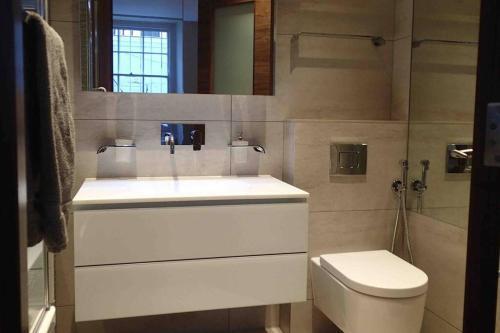 Marylebone Mayfair Hyde & Regents Park w1 - Tap to explore photos
