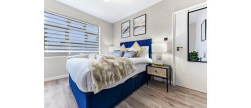 Stylish 3BR Home with Garden Sleeps 6