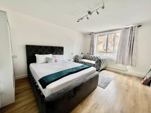 Lovely 2BR Suite in Bow, E3 - Tap to explore photos