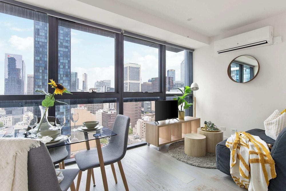 A Comfy & Stylish Apt Near Melbourne Central & QV