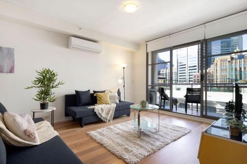 A Stylish & Bright Suite Next to Darling Harbour - Tap to explore photos