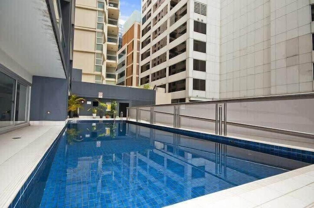 A Stylish & Bright Suite Next to Darling Harbour - Tap to explore photos