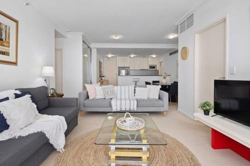 A Comfy 2BR Apt for 7 Next to Darling Harbour - Tap to explore photos