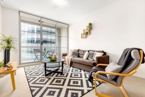 A Cozy Studio CBD Next to Darling Harbour - Tap to explore photos