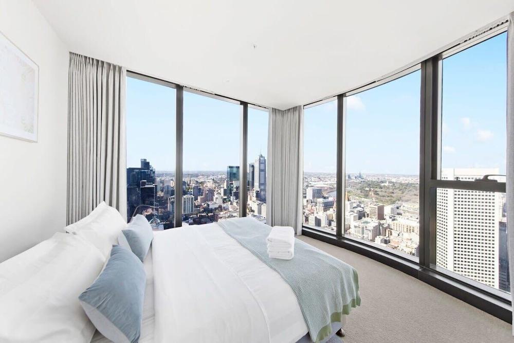 A 3BR Apt Next to Melbourne Central, Free Parking - Tap to explore photos
